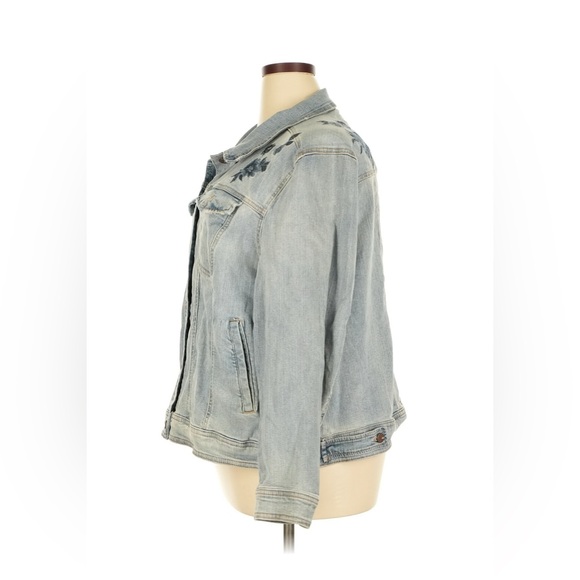 Ava&Viv Women's Light Blue Denim Jacket 4X - Picture 5 of 6